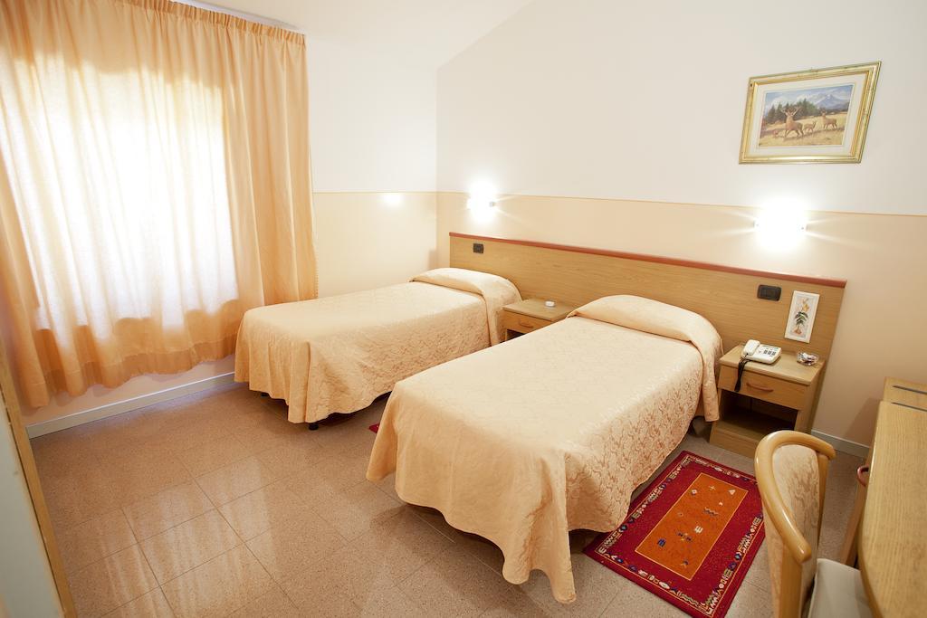 Master Hotel Castelvetro Piacentino Bagian luar foto