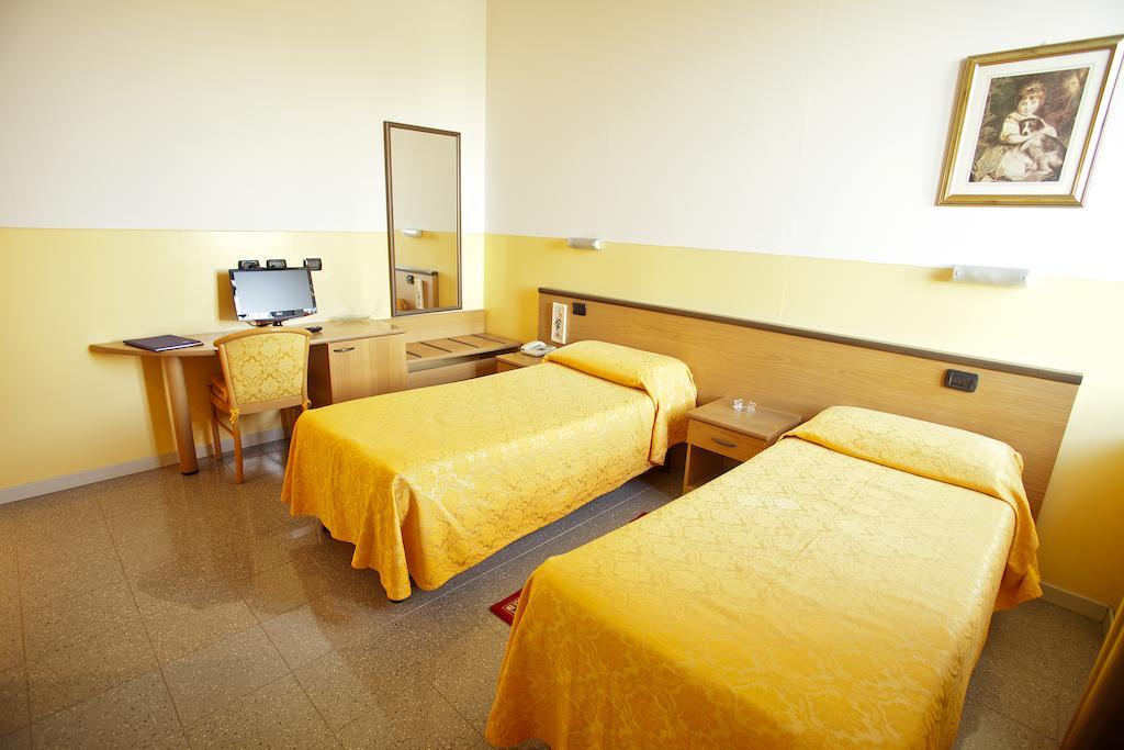 Master Hotel Castelvetro Piacentino Bagian luar foto