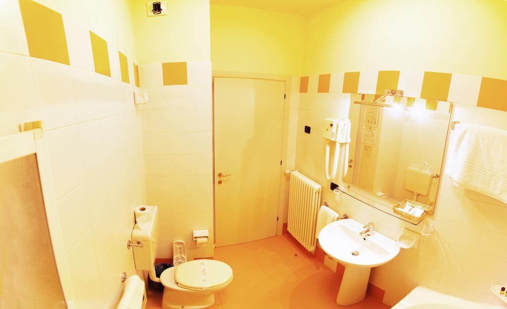 Master Hotel Castelvetro Piacentino Bagian luar foto