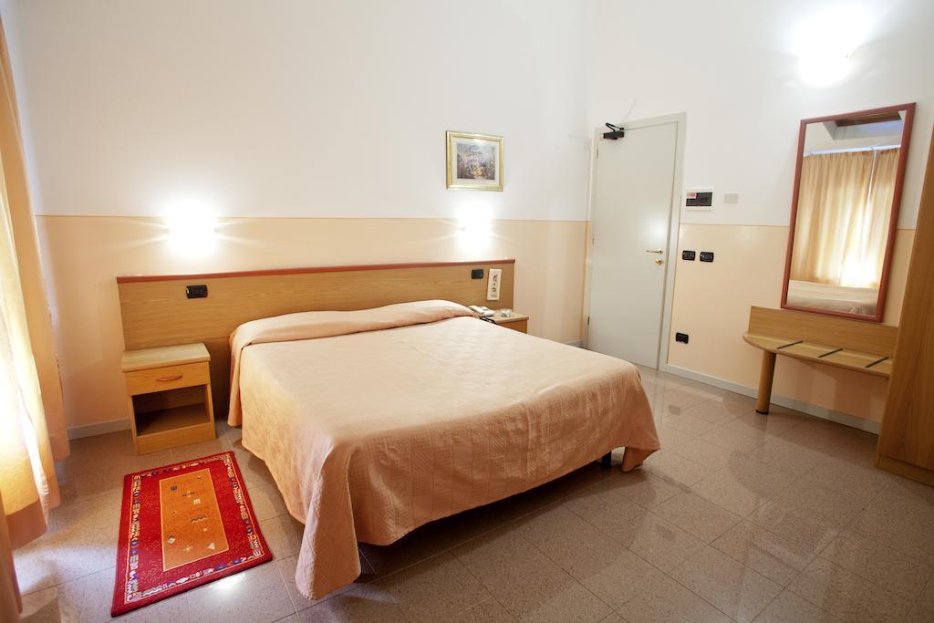 Master Hotel Castelvetro Piacentino Bagian luar foto