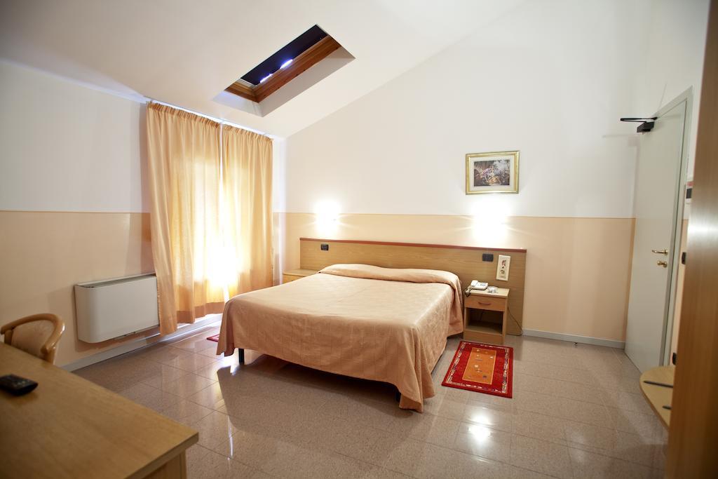 Master Hotel Castelvetro Piacentino Bagian luar foto