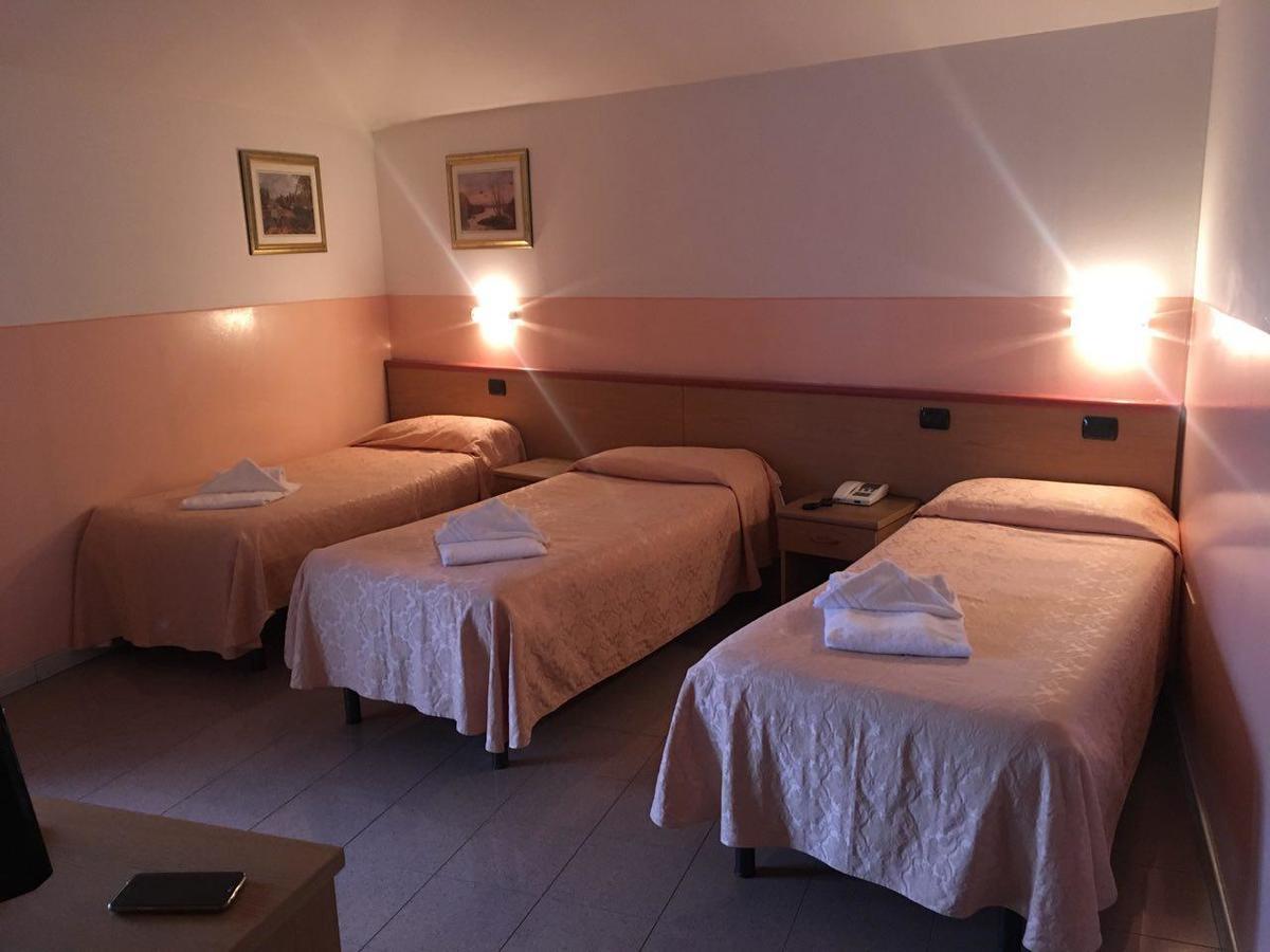 Master Hotel Castelvetro Piacentino Bagian luar foto