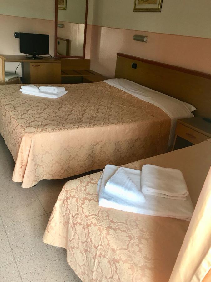 Master Hotel Castelvetro Piacentino Bagian luar foto